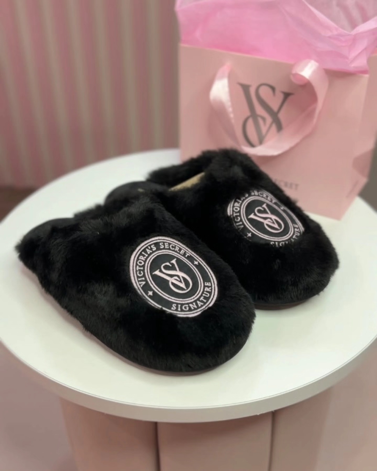 Pantuflas Victoria's Secret Negro Logo - Imagen 3