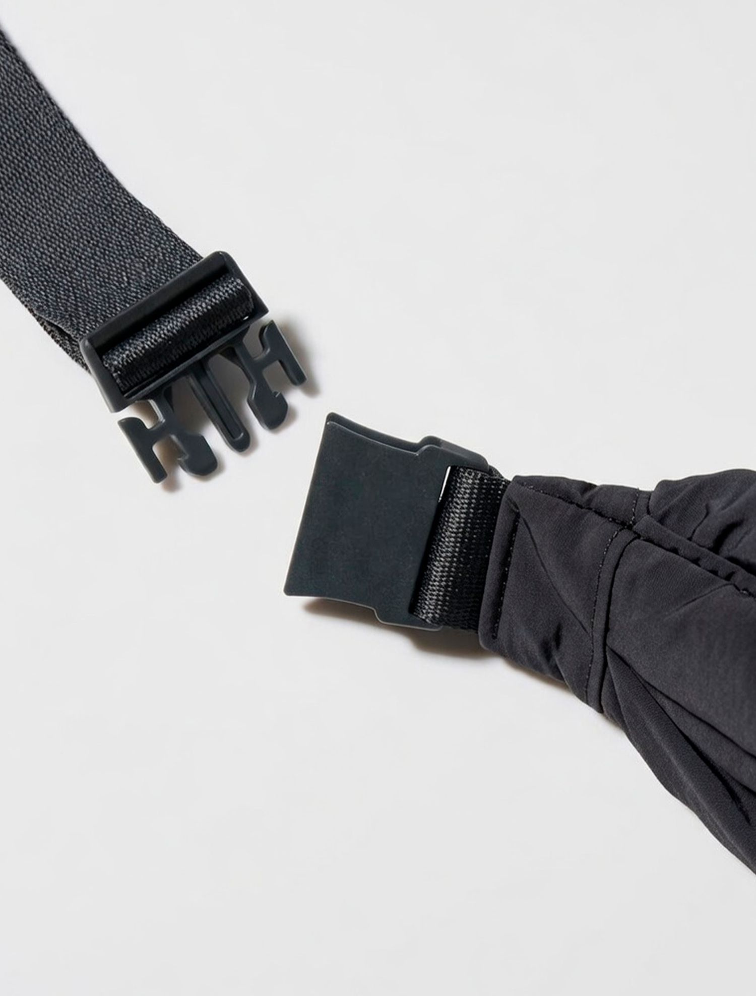 Riñonera Uniqlo Negro Plus - Imagen 5